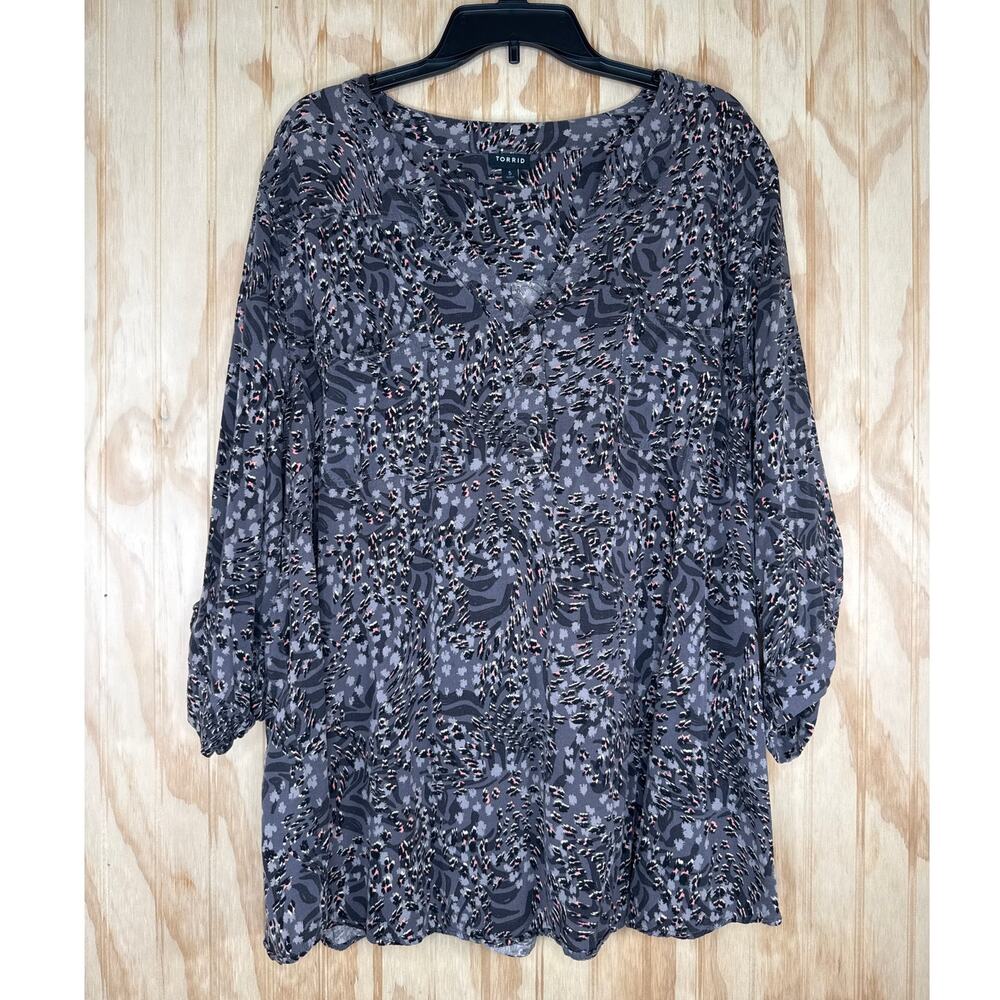 Torrid Size 5X Button Up Shirt Animal Print Black Gray Pink Beige Chest Pockets